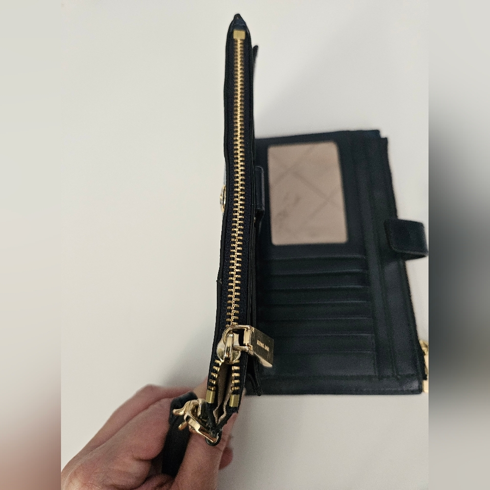 Michael Kors Large Ombré Wristlet - Picture 9 of 16